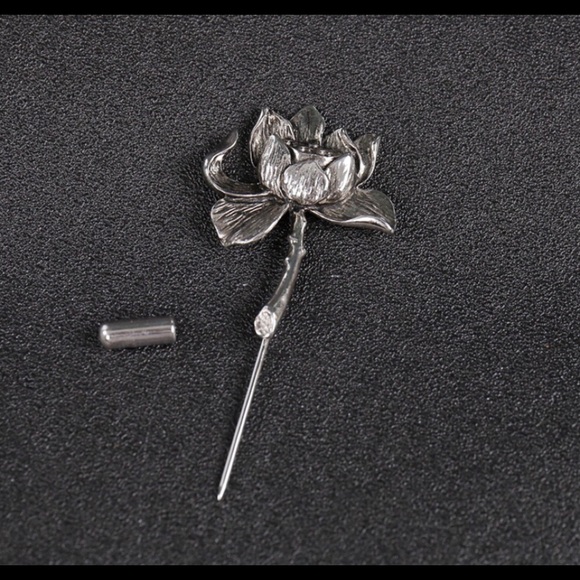 🌺VINTAGE LOTUS BROOCH - Picture 3 of 6